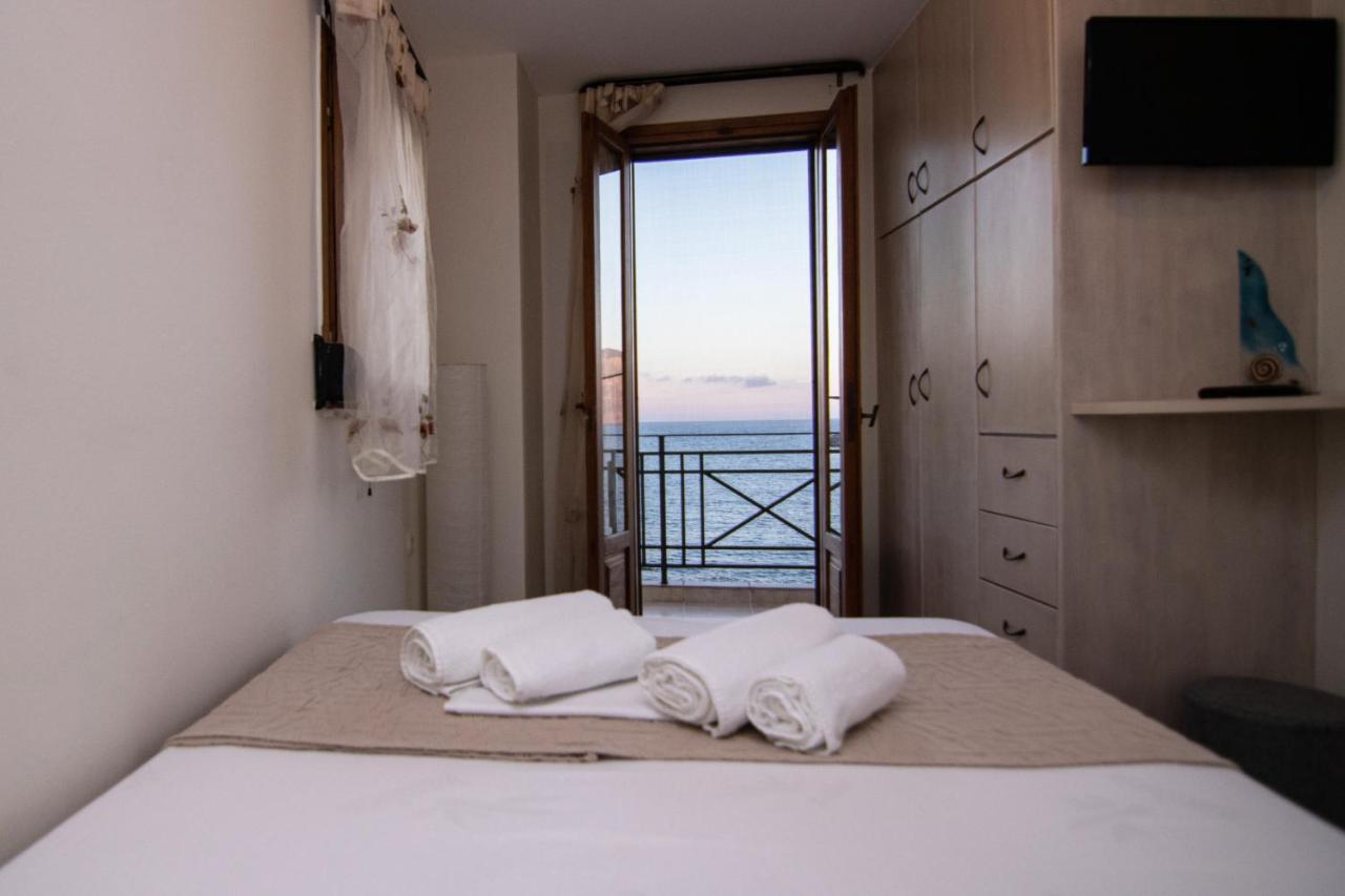 The Island House - Family Size Apt - Overlooking The Aegean - 3 Steps From The Beach มอโคลส ภายนอก รูปภาพ
